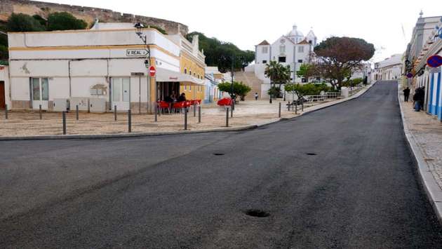 Castro Marim com repavimentação da rua principal concluída